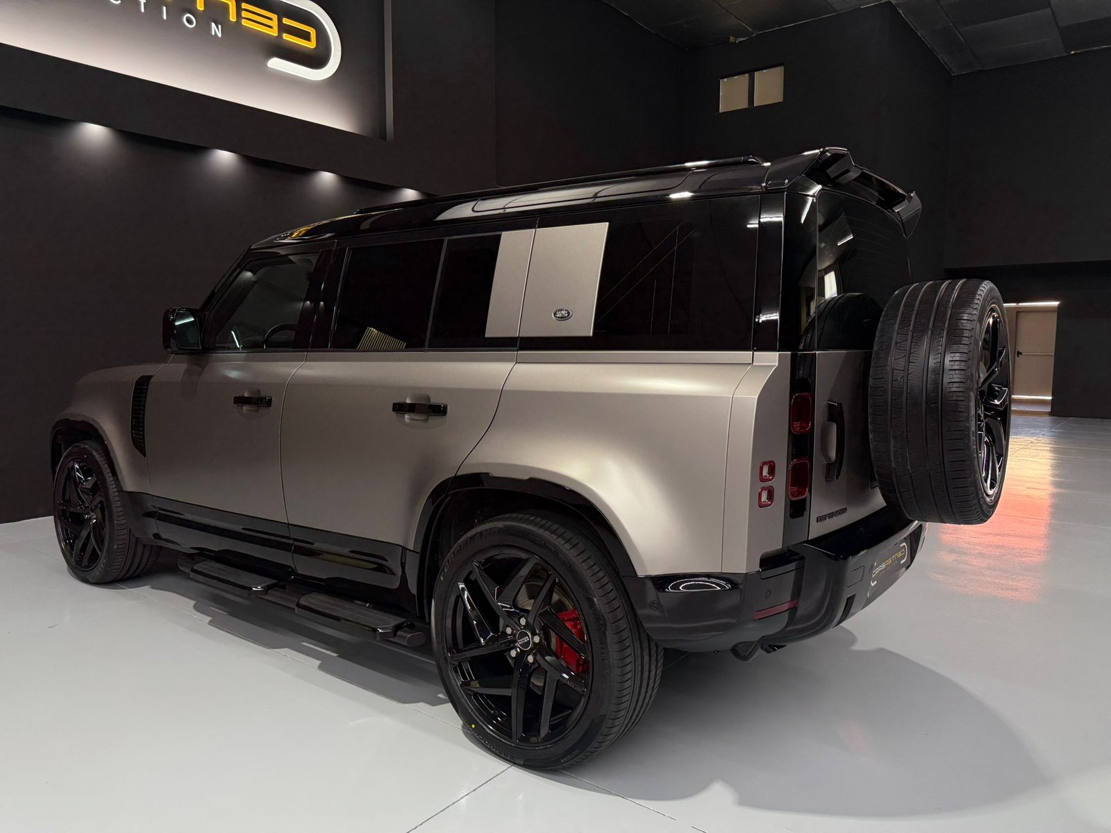 LAND-ROVER DEFENDER 110 3.0D l6 MHEV HSE AWD Aut. 200