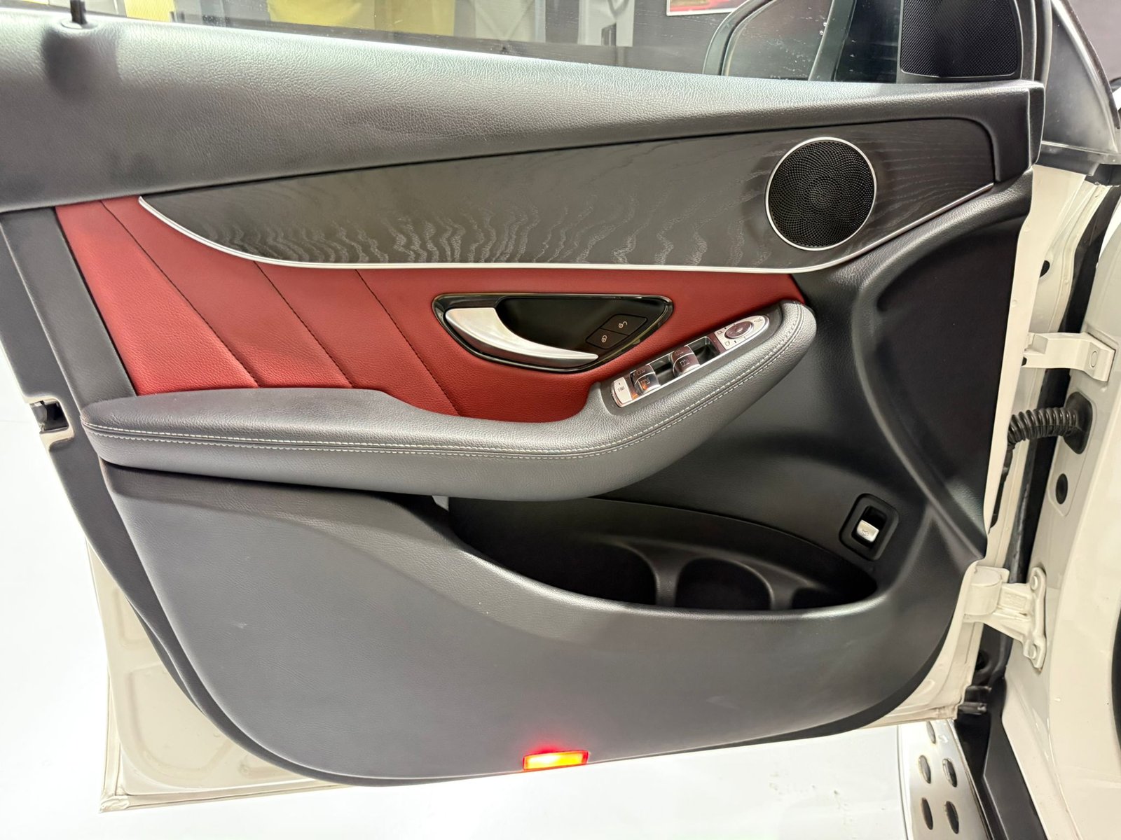 MERCEDES-BENZ 300 D 4MATIC