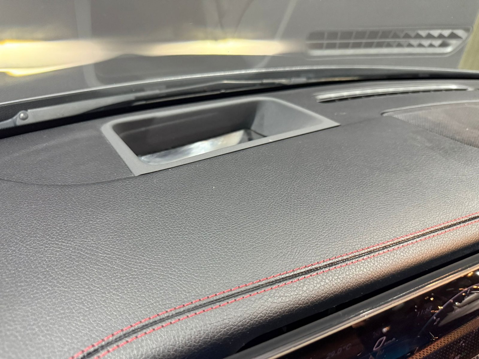 MERCEDES-BENZ 200D SHOOTING BRAKE
