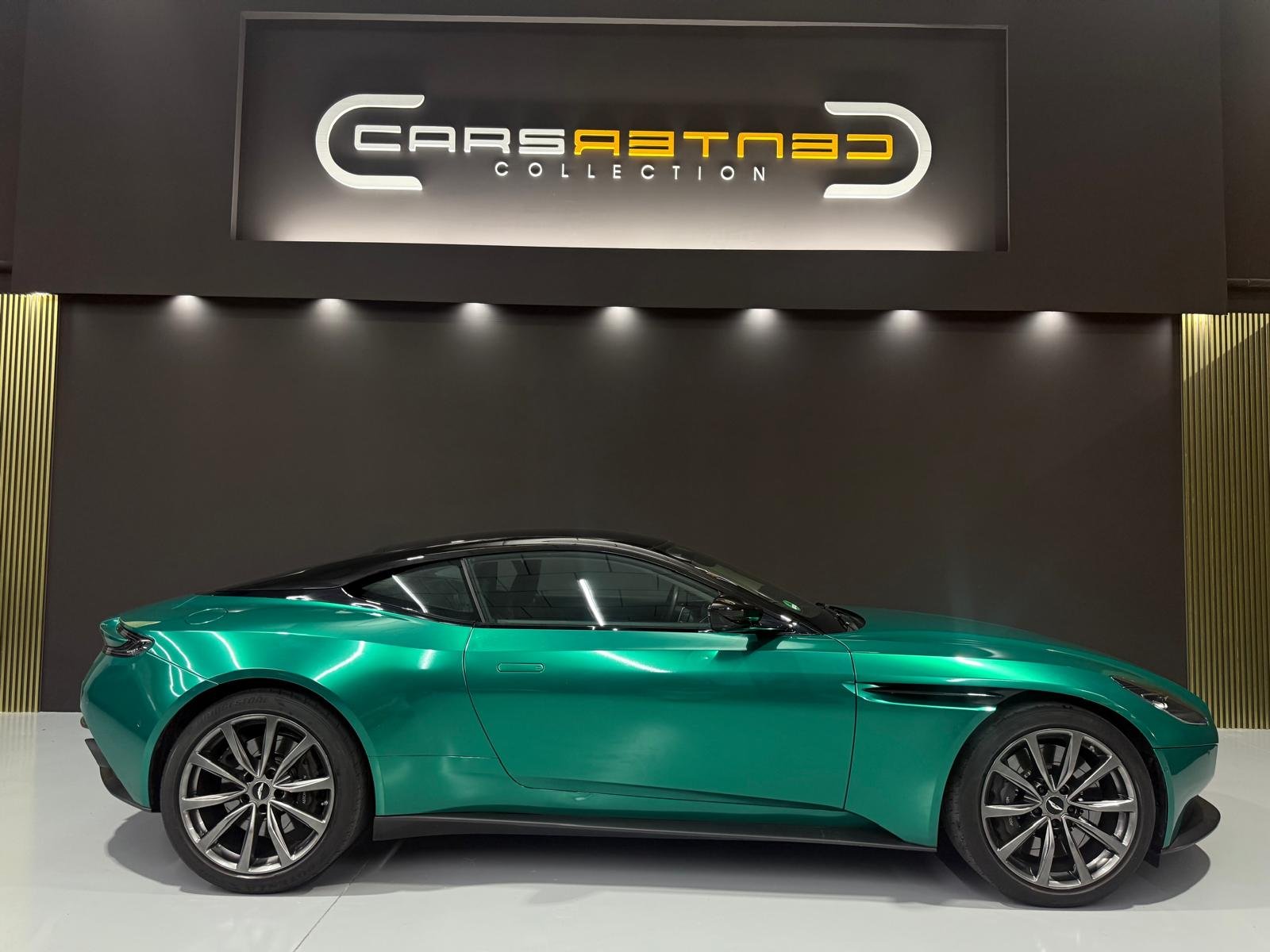 ASTON MARTIN DB11