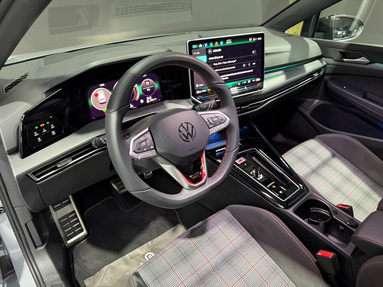 VOLKSWAGEN GOLF GTI 2.0 TSI DSG
