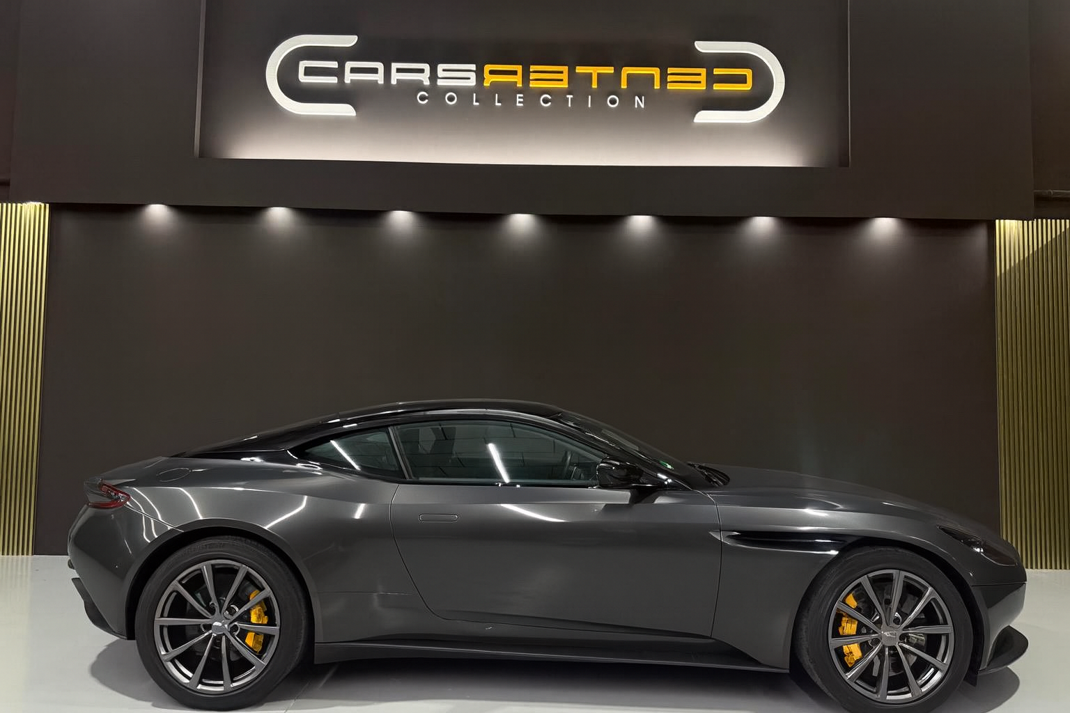 ASTON MARTIN DB11  4.0 V8