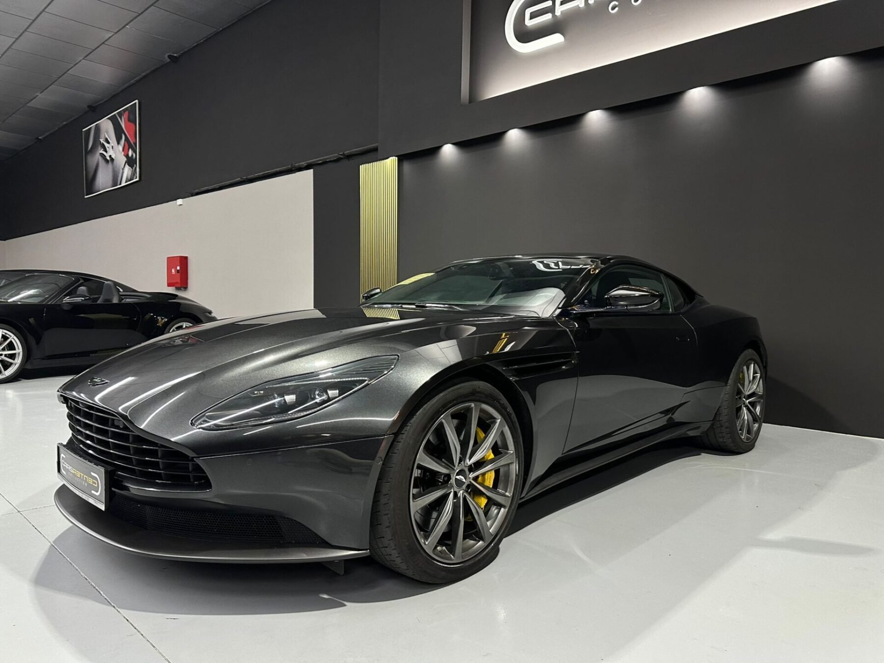 ASTON MARTIN DB11  4.0 V8