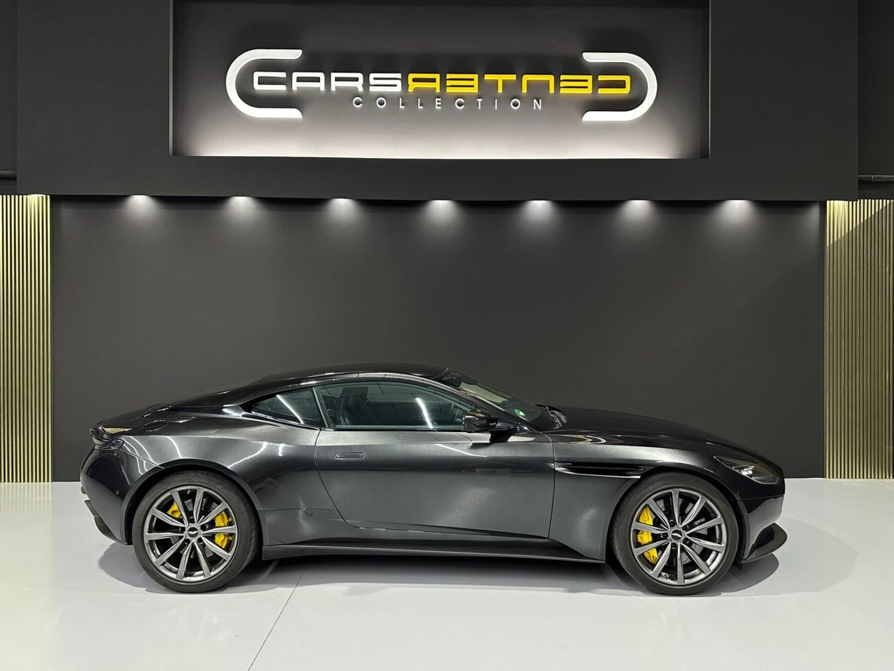 ASTON MARTIN DB11  4.0 V8