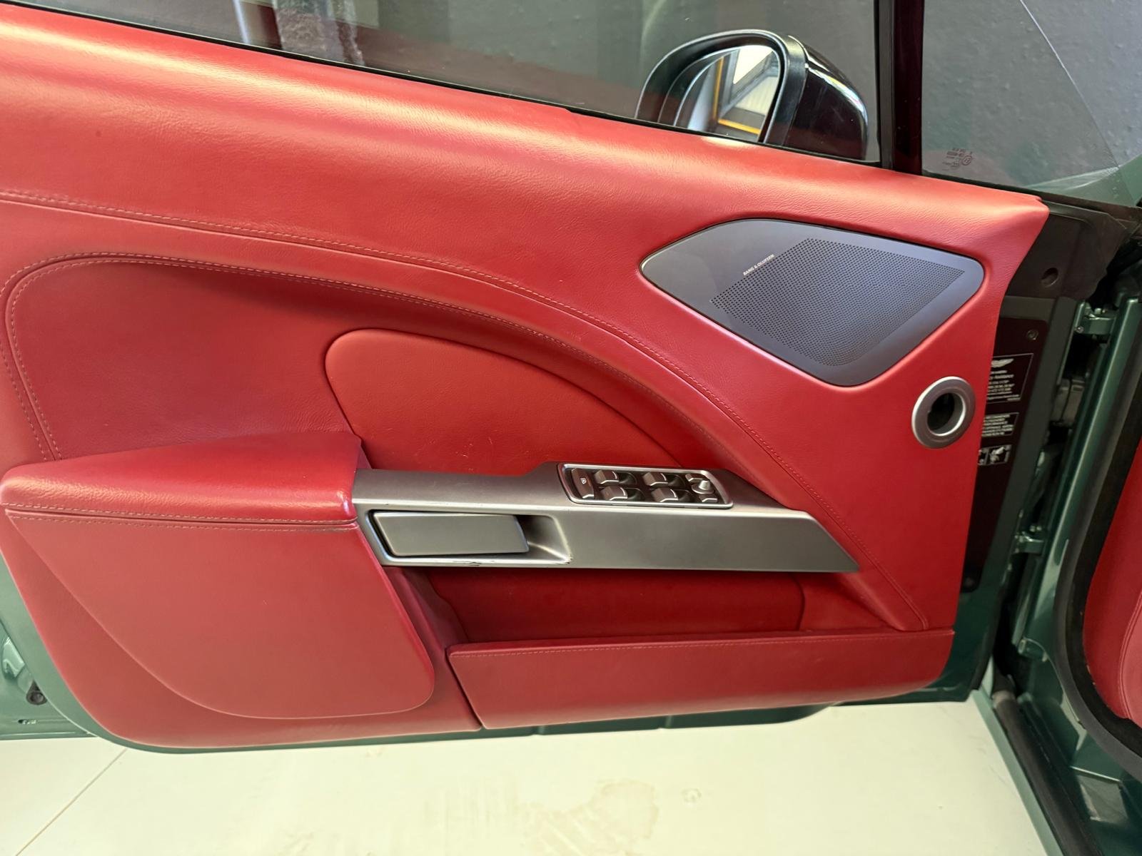 ASTON MARTIN RAPIDE v12