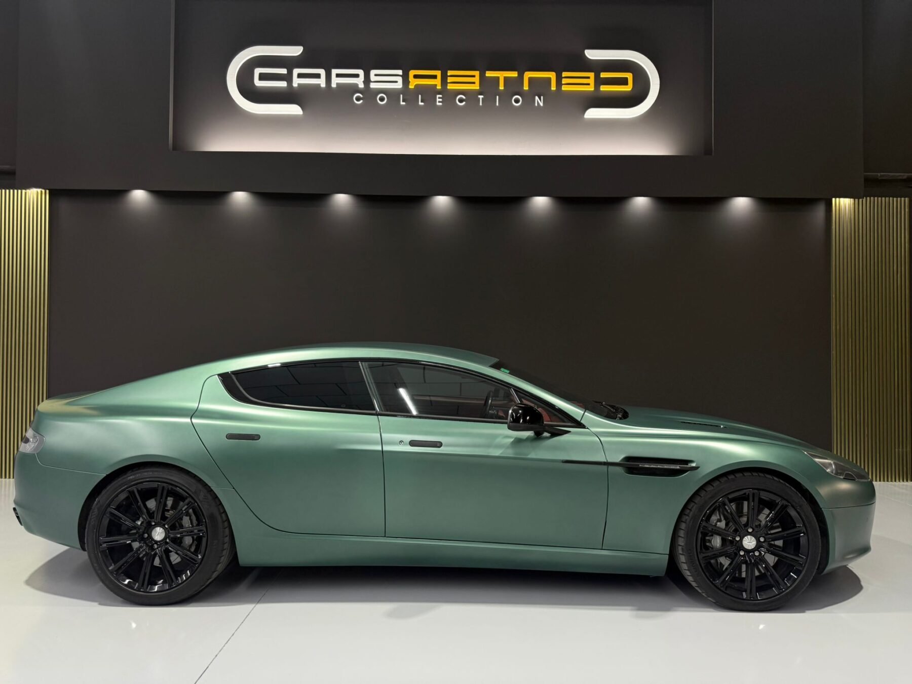 ASTON MARTIN RAPIDE v12