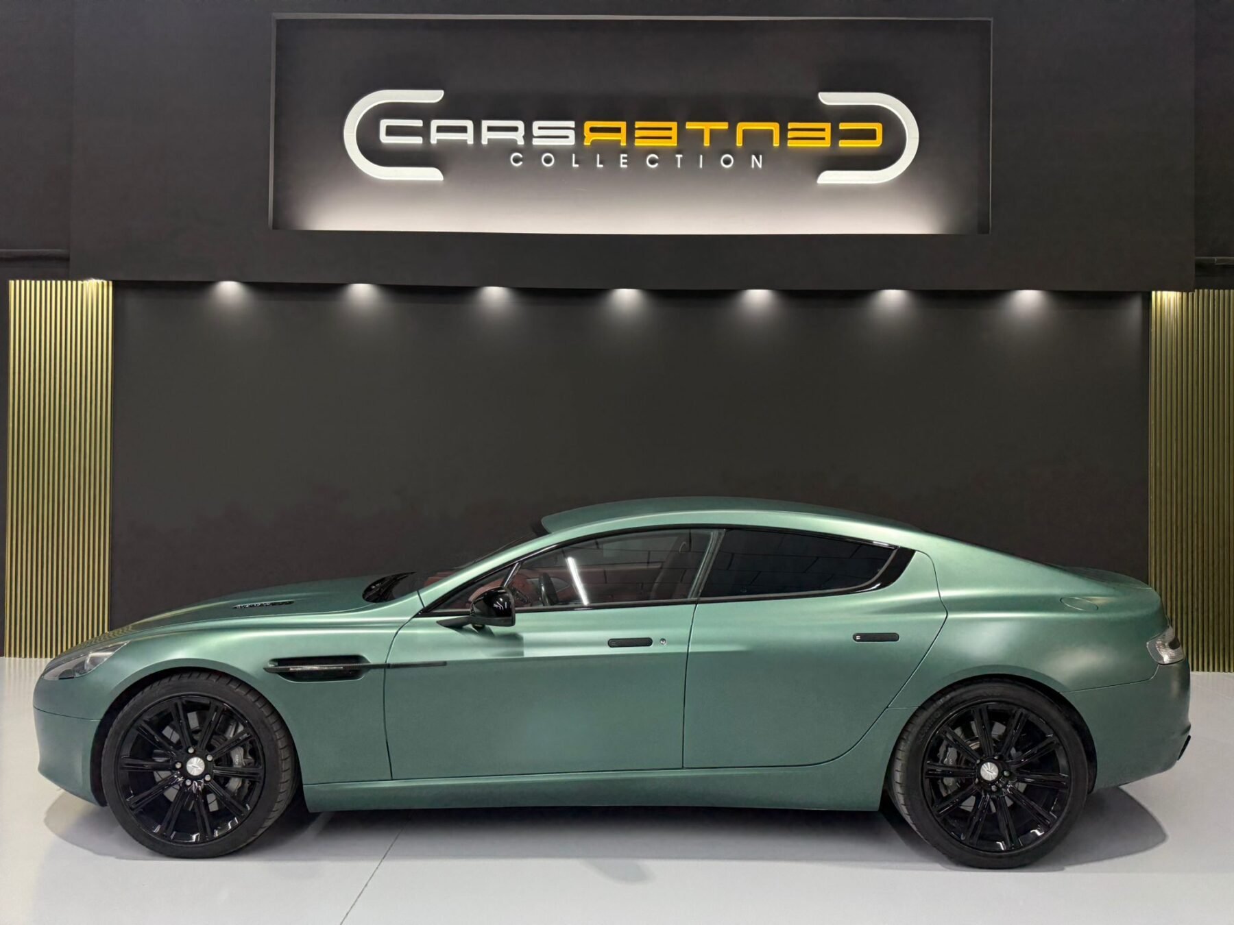 ASTON MARTIN RAPIDE v12