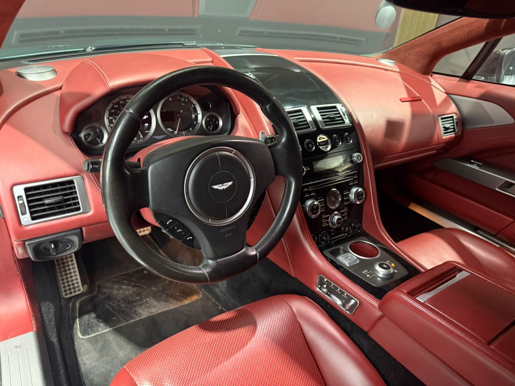 ASTON MARTIN RAPIDE v12