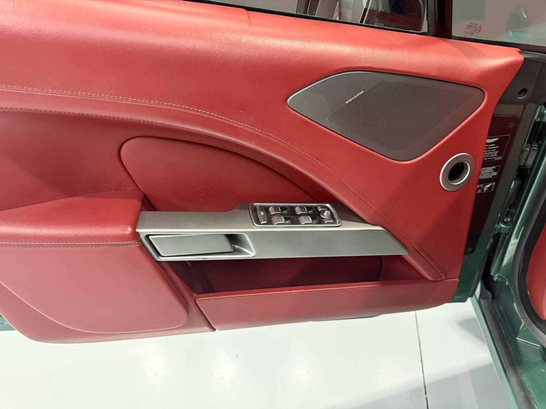 ASTON MARTIN RAPIDE v12