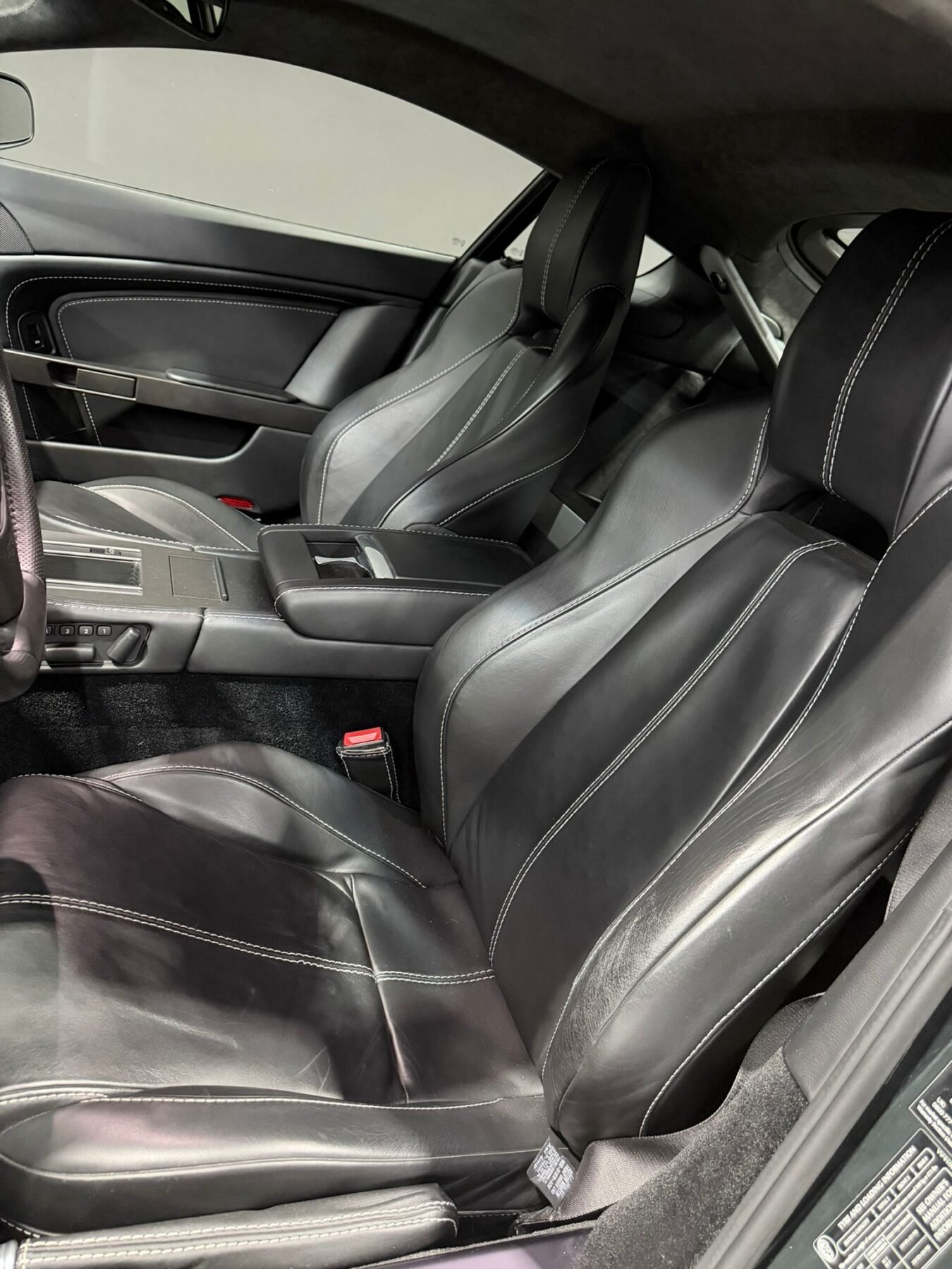 ASTON MARTIN VANTAGE V8 V8 SPORTSHIFT