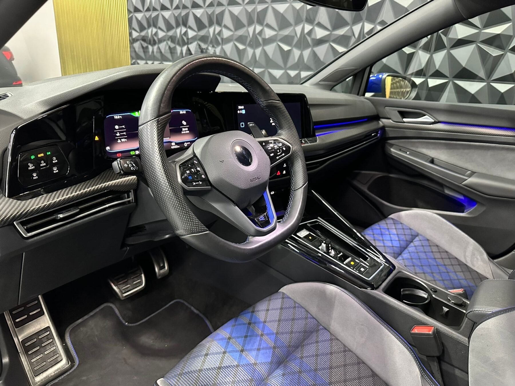 VOLKSWAGEN GOLF R 20 ANIVERSARIO