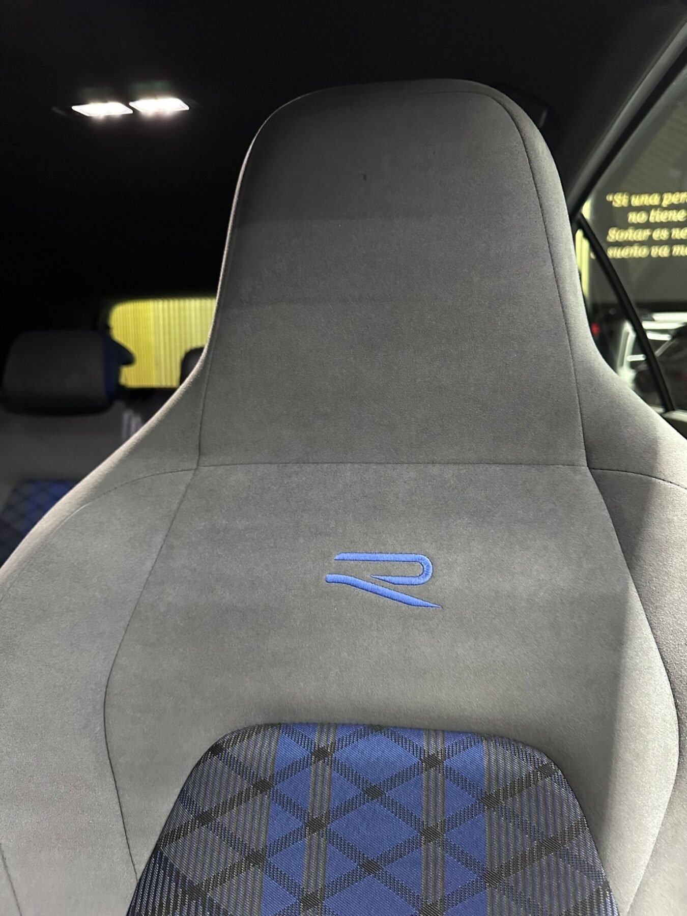 VOLKSWAGEN GOLF R 20 ANIVERSARIO