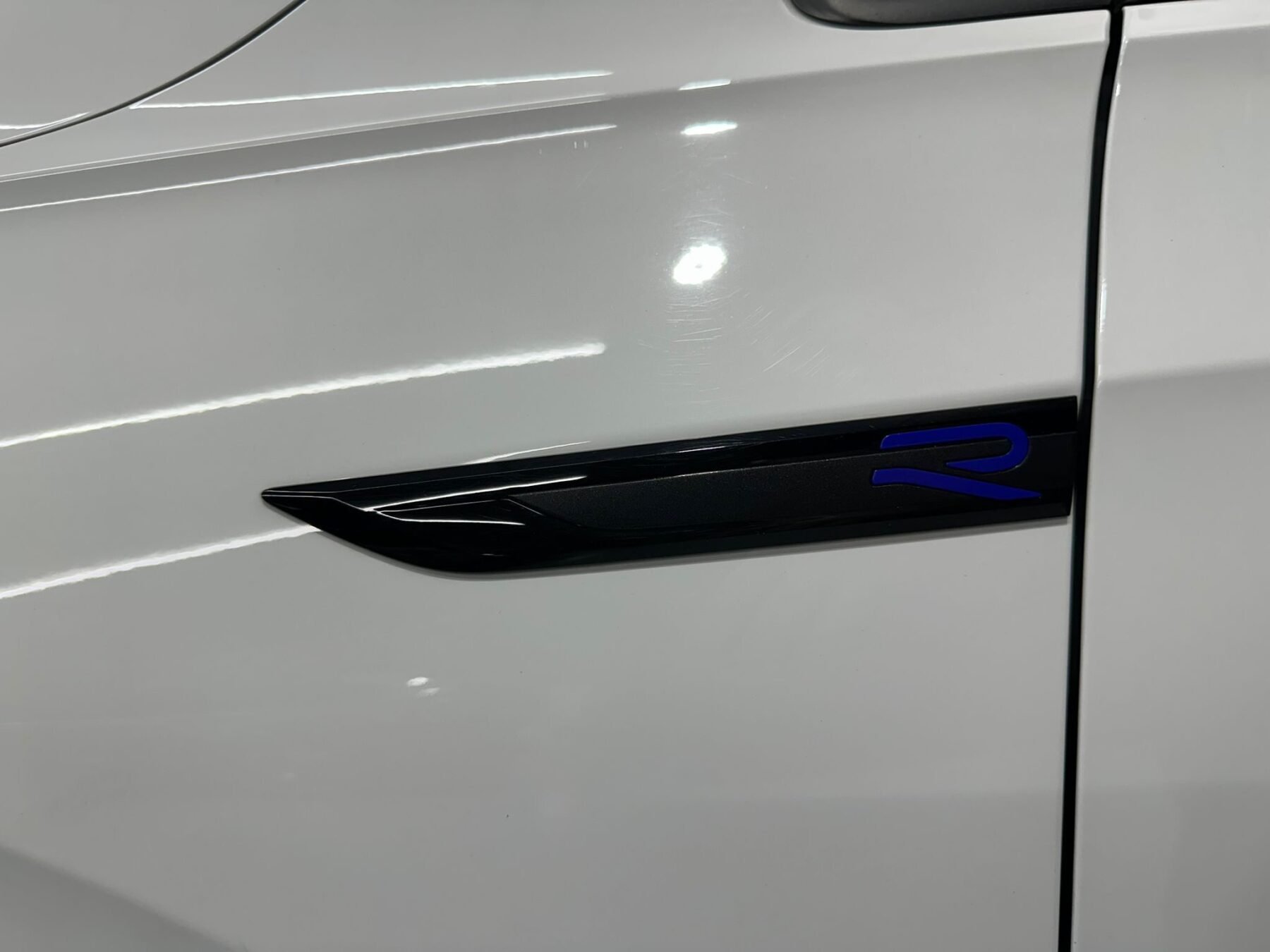 VOLKSWAGEN GOLF R 20 ANIVERSARIO