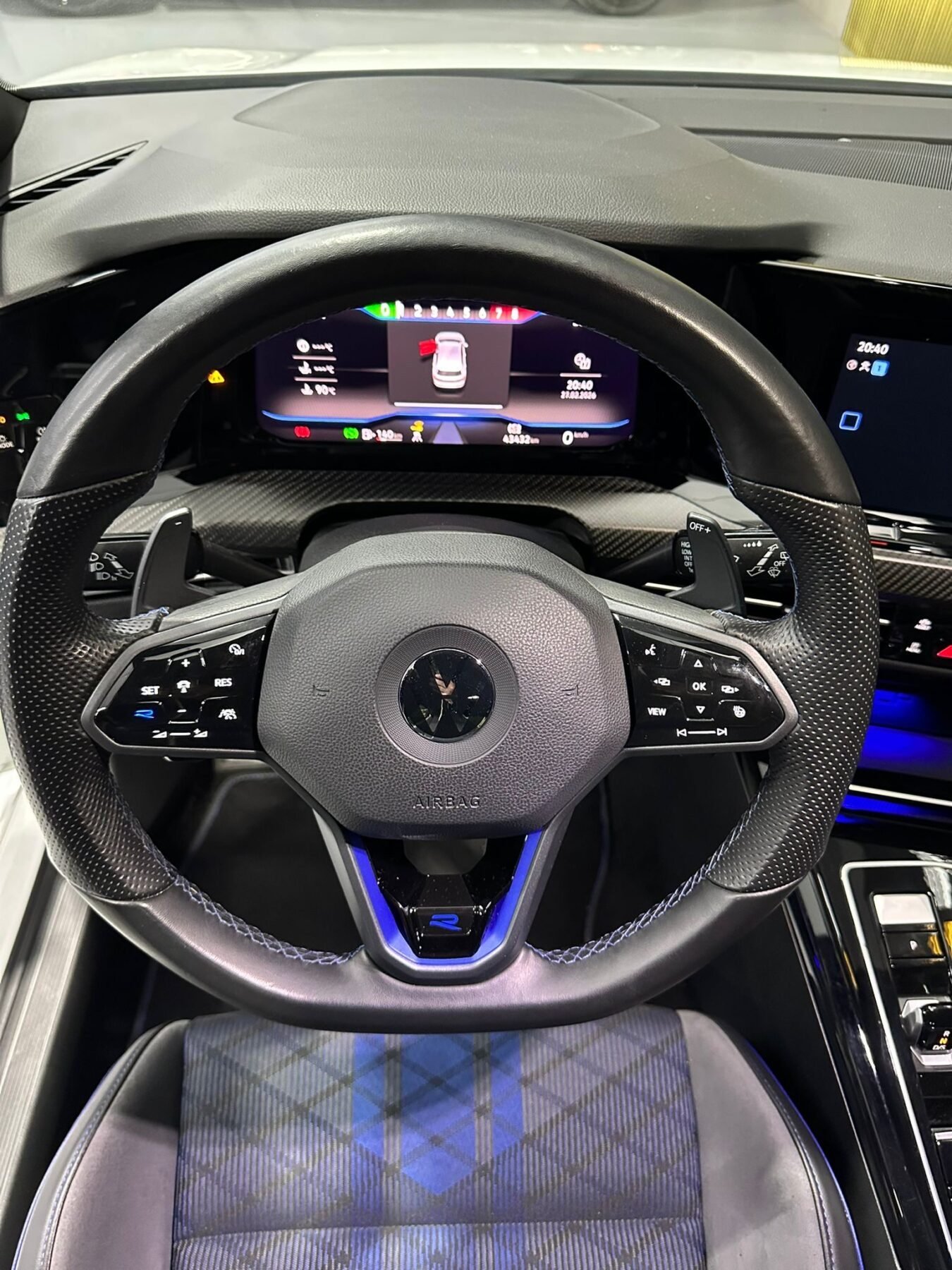 VOLKSWAGEN GOLF R 20 ANIVERSARIO