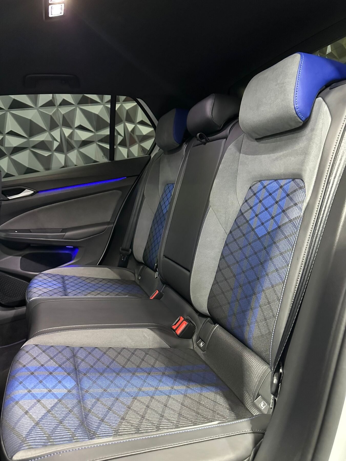 VOLKSWAGEN GOLF R 20 ANIVERSARIO