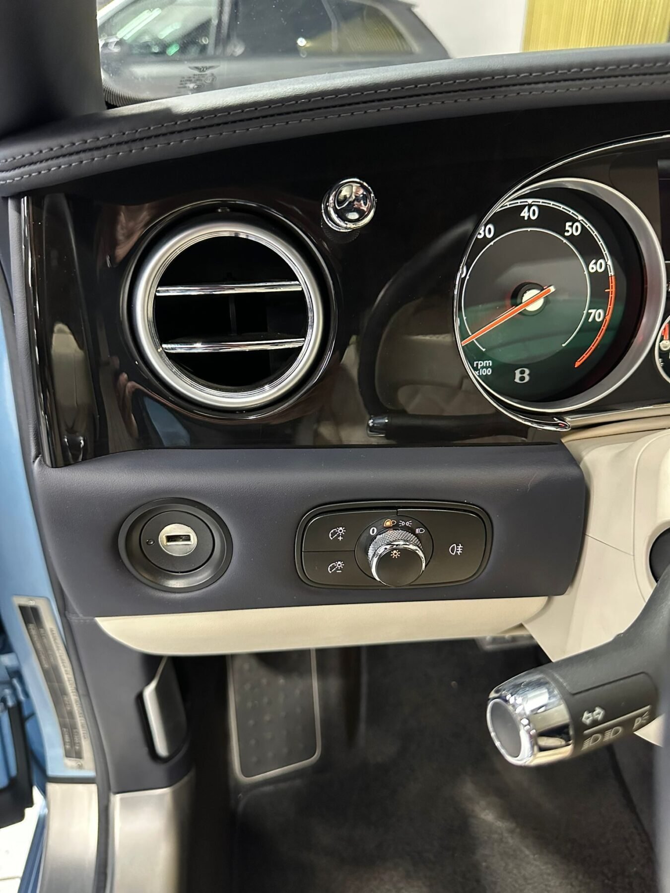 BENTLEY flying spur V8