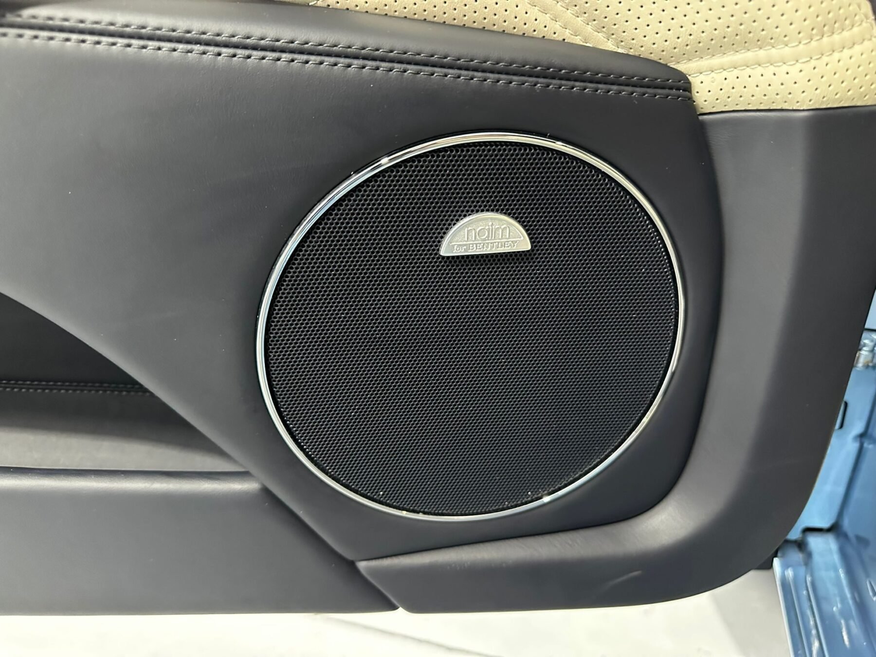 BENTLEY flying spur V8