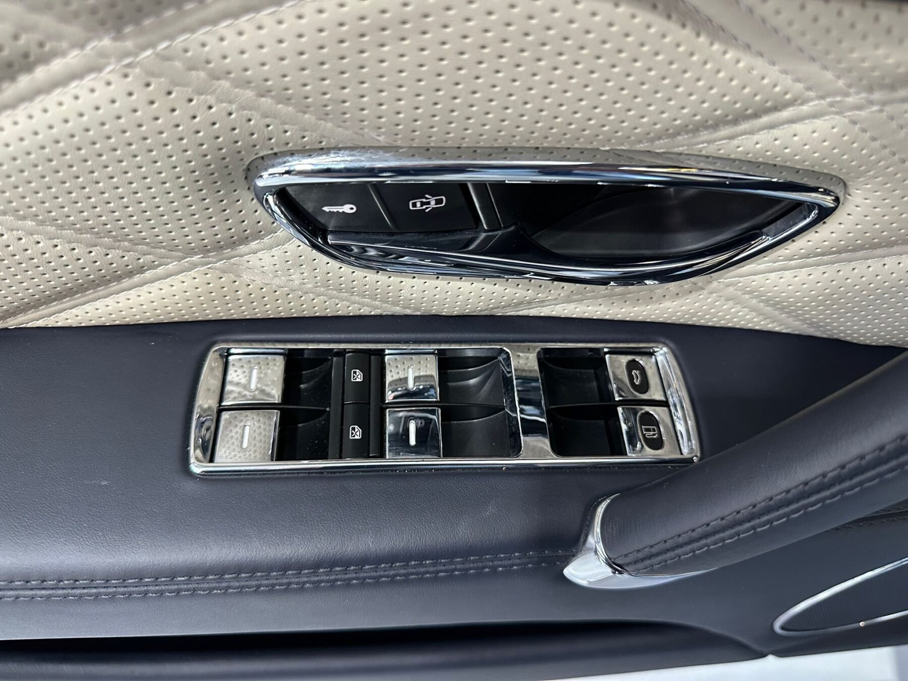 BENTLEY flying spur V8