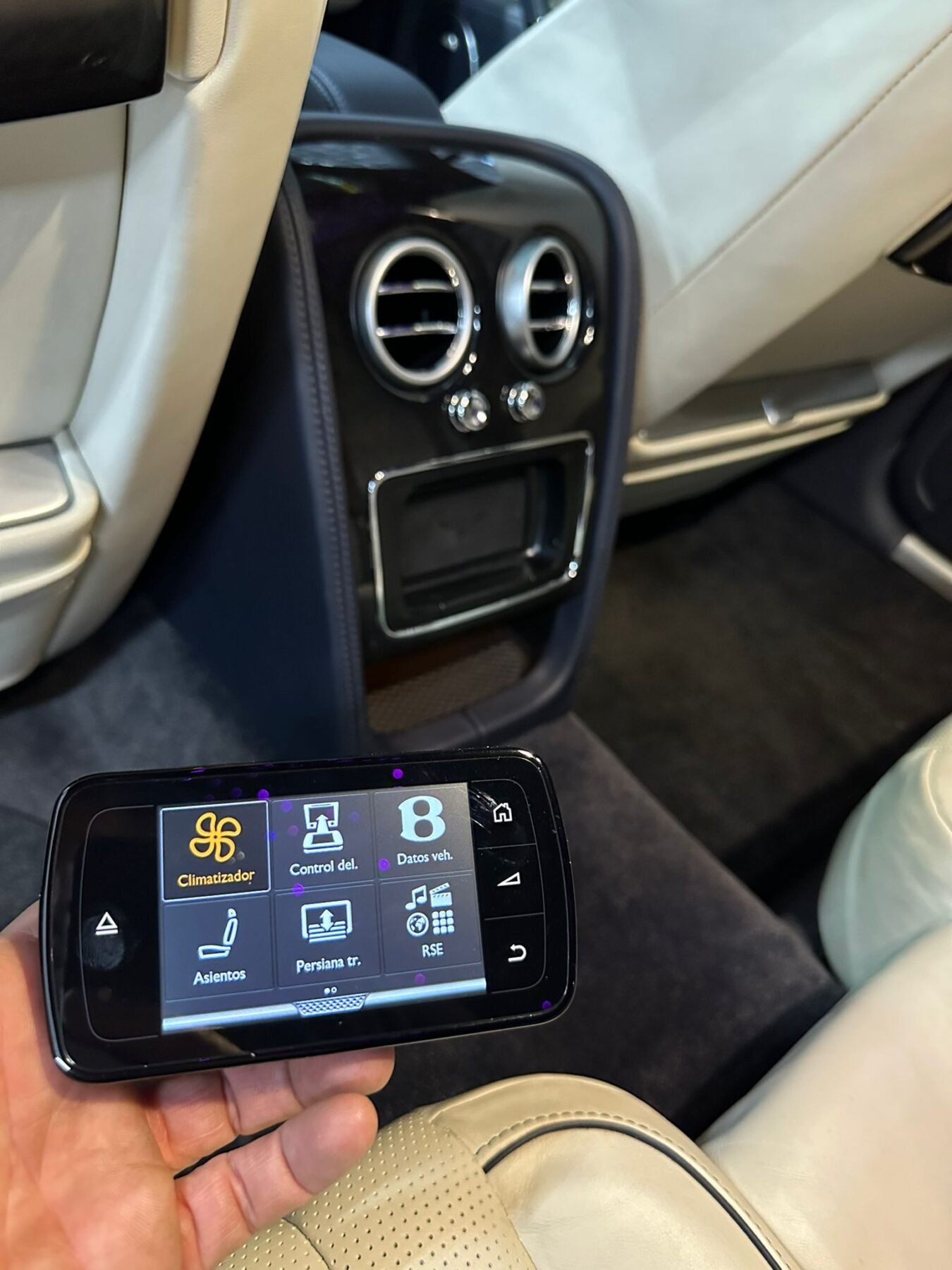 BENTLEY flying spur V8