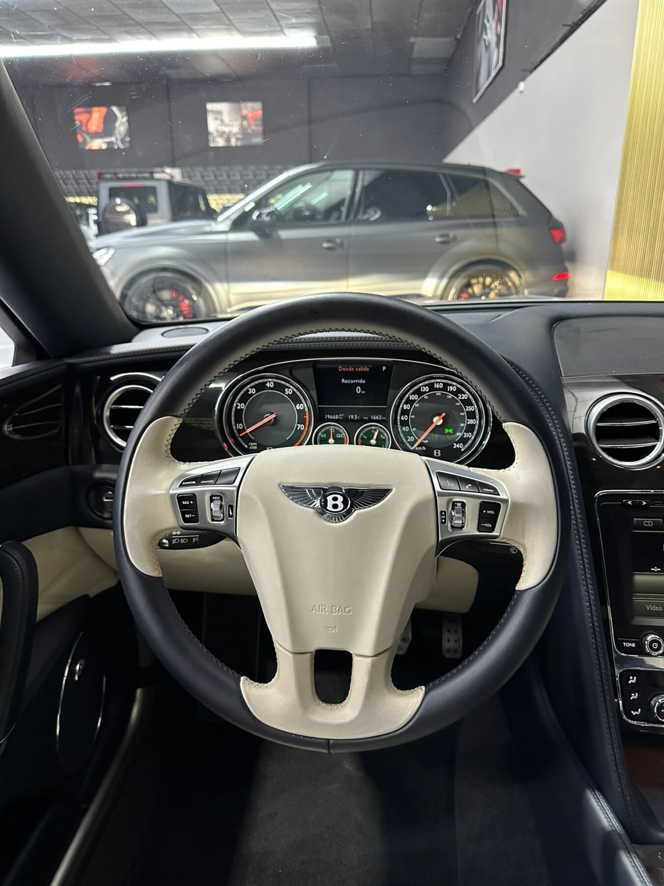 BENTLEY flying spur V8