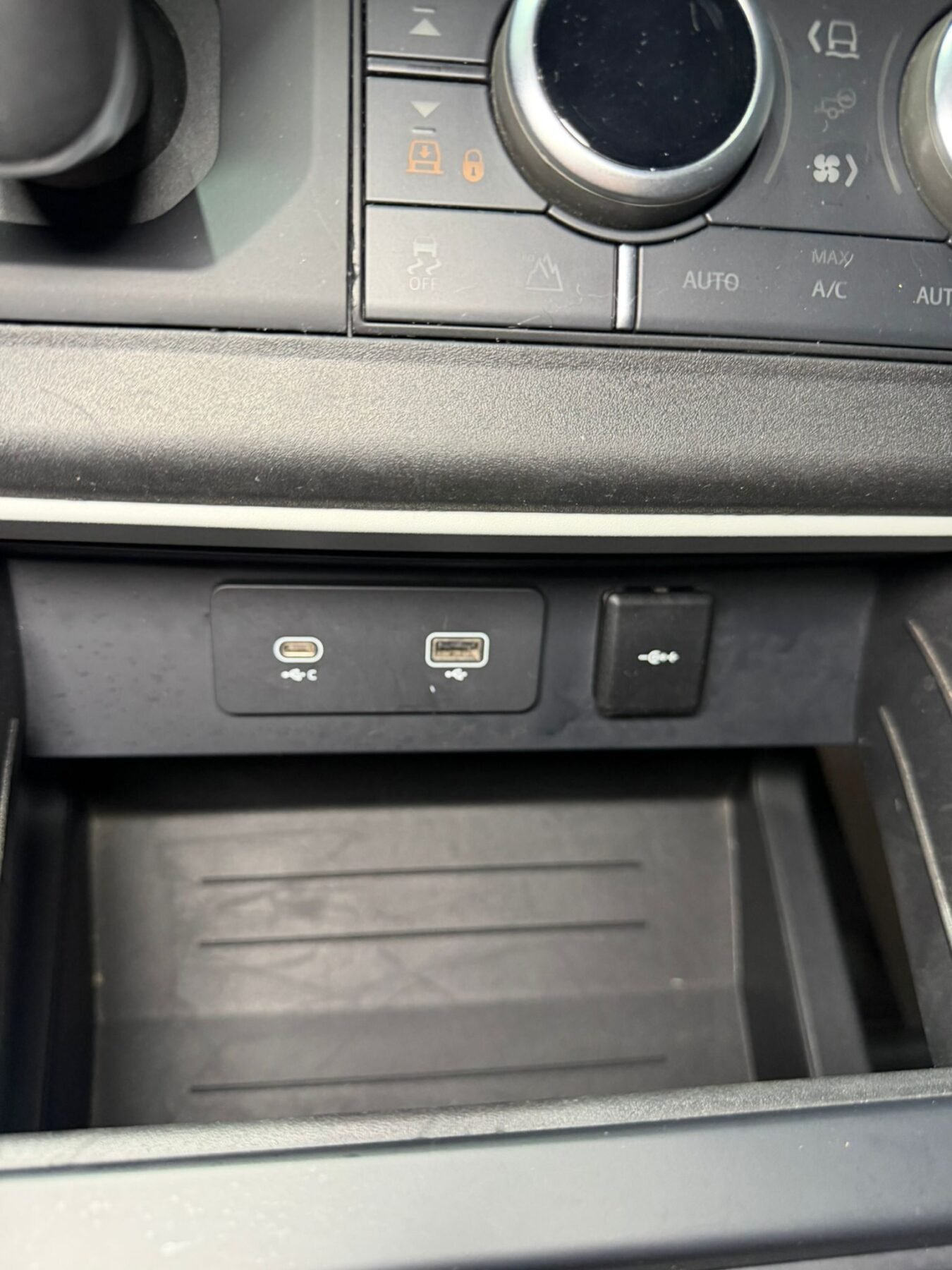 LAND-ROVER DEFENDER 2.0 D240 