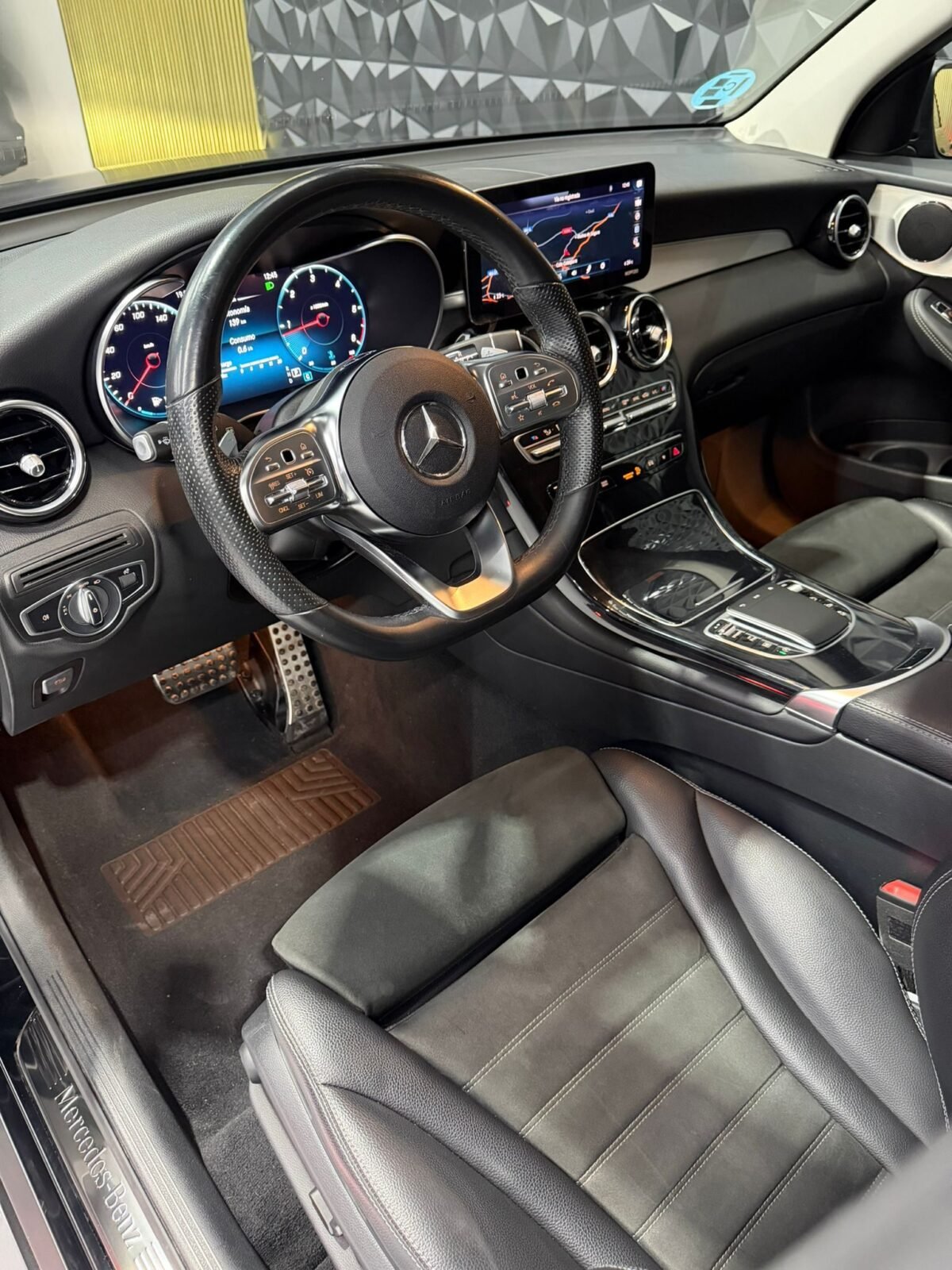 MERCEDES-BENZ GLC 220D AMG
