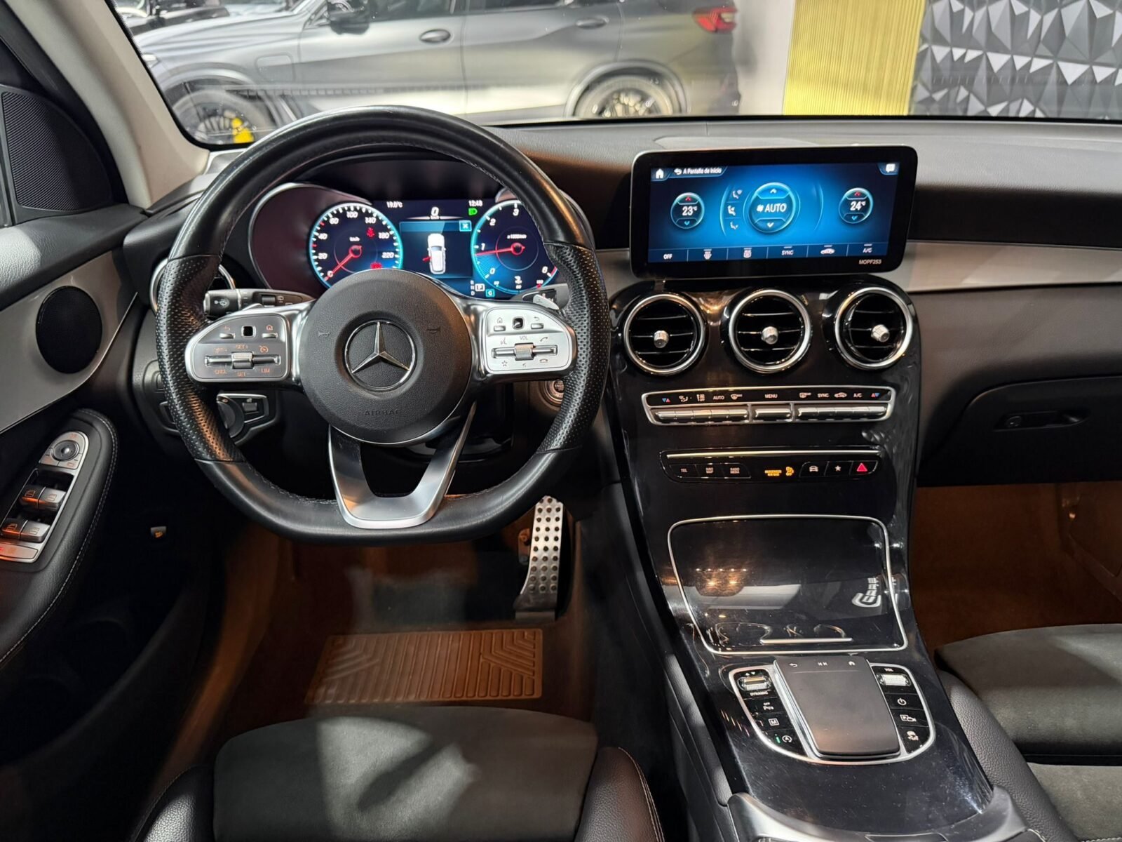 MERCEDES-BENZ GLC 220D AMG
