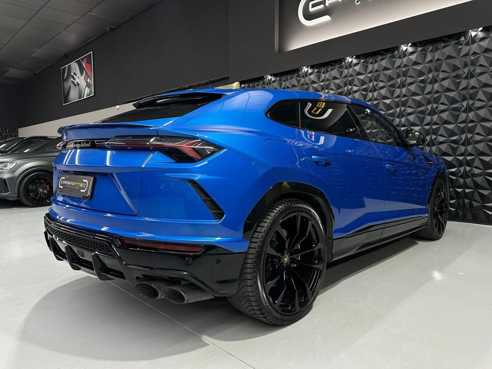 LAMBORGHINI URUS  4.0 V8