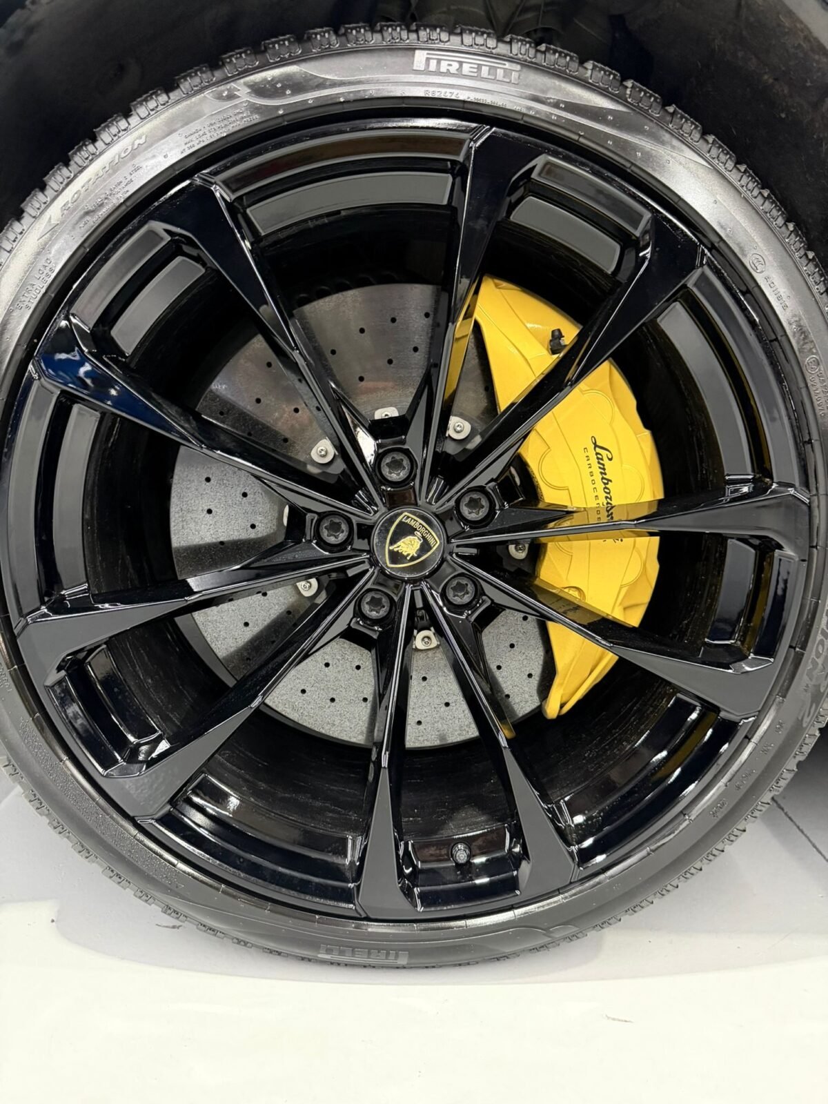 LAMBORGHINI URUS  4.0 V8