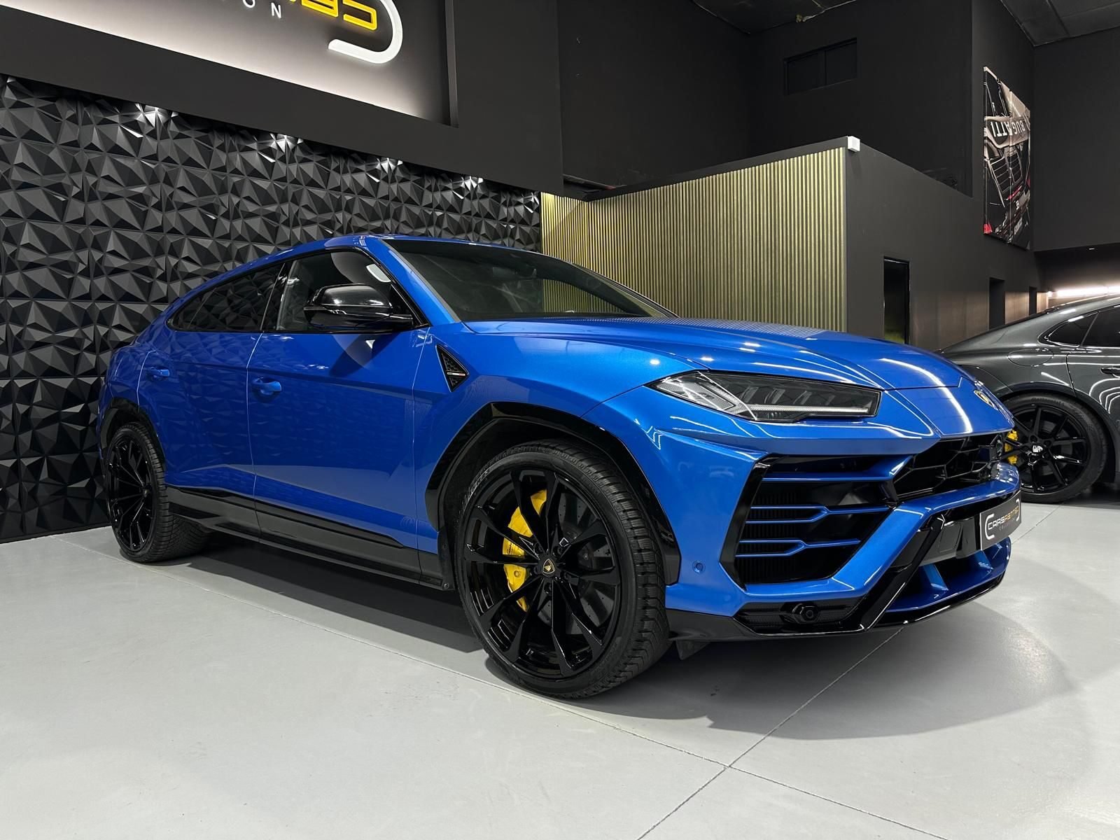 LAMBORGHINI URUS  4.0 V8