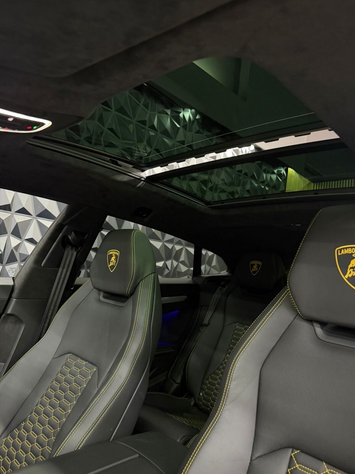 LAMBORGHINI URUS  4.0 V8
