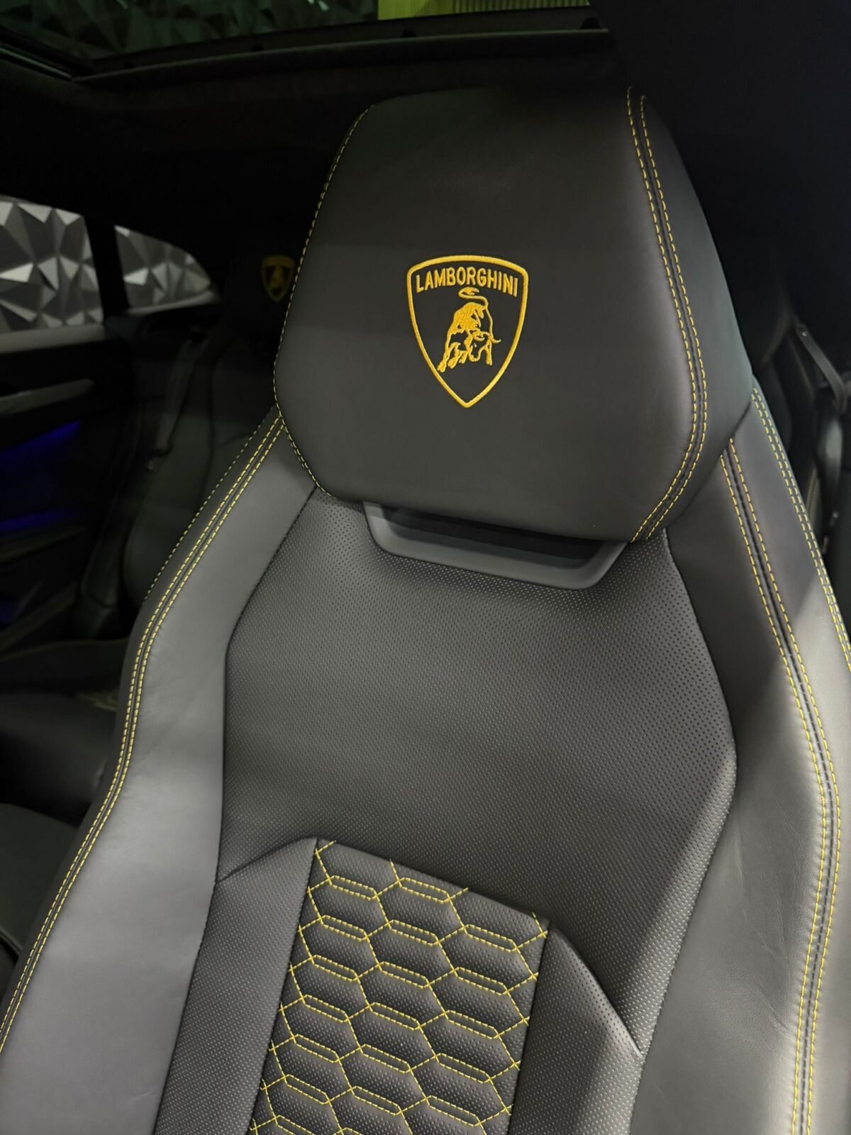 LAMBORGHINI URUS  4.0 V8