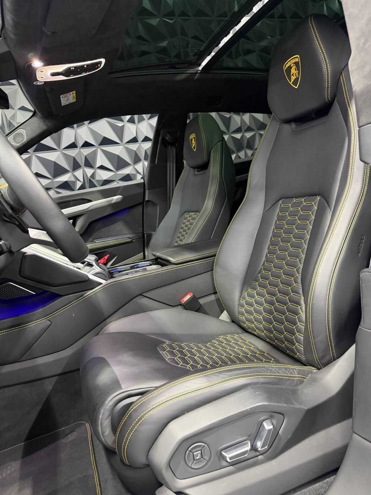 LAMBORGHINI URUS  4.0 V8