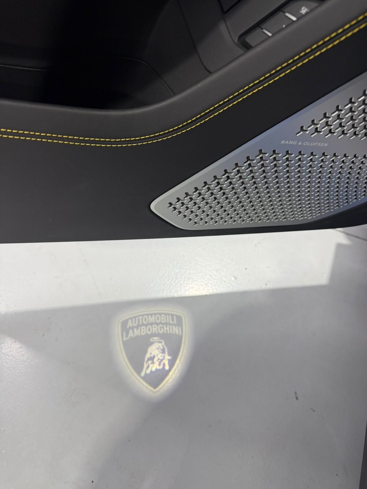 LAMBORGHINI URUS  4.0 V8