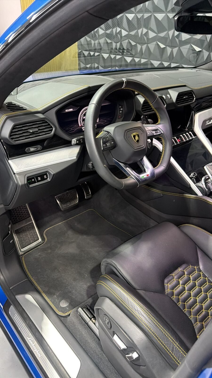 LAMBORGHINI URUS  4.0 V8