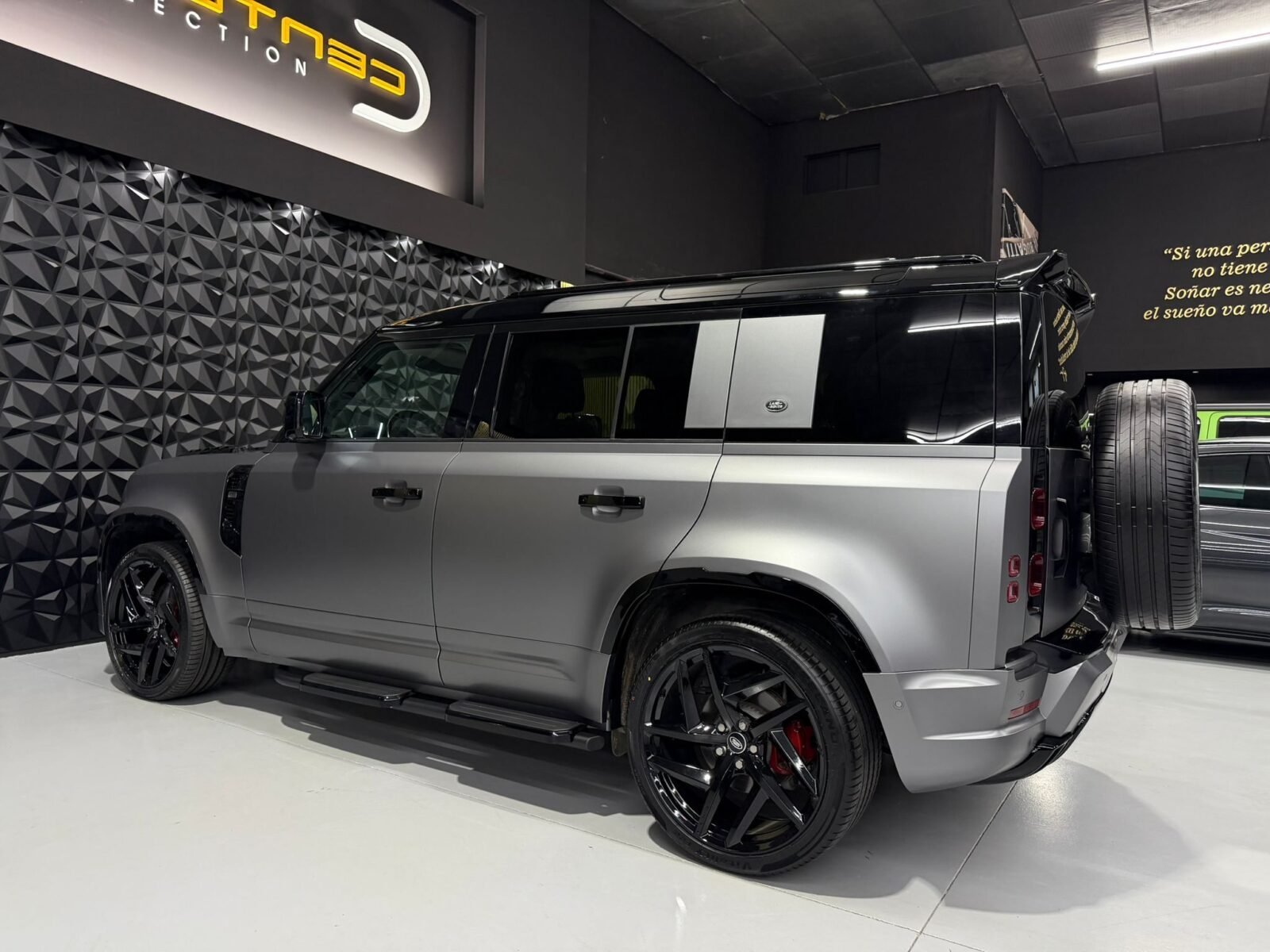 LAND-ROVER DEFENDER 3.0D I6 250 SE 110 Auto 4WD MHEV
