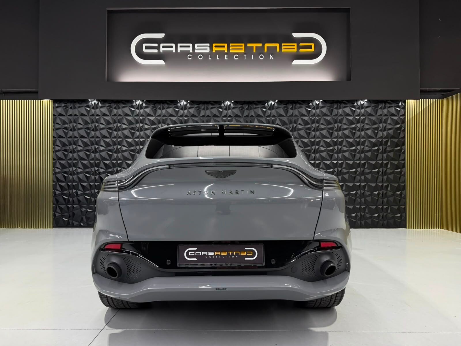 ASTON MARTIN DBX 4.0 V8