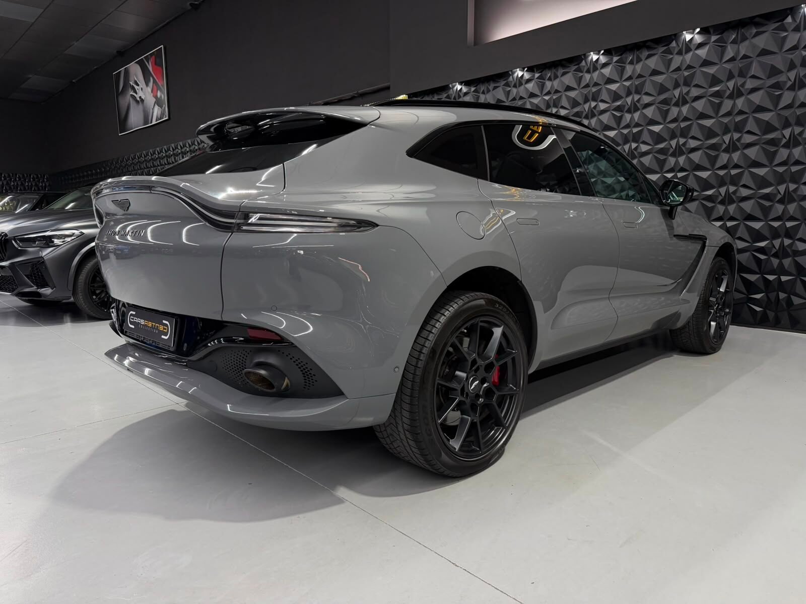 ASTON MARTIN DBX 4.0 V8