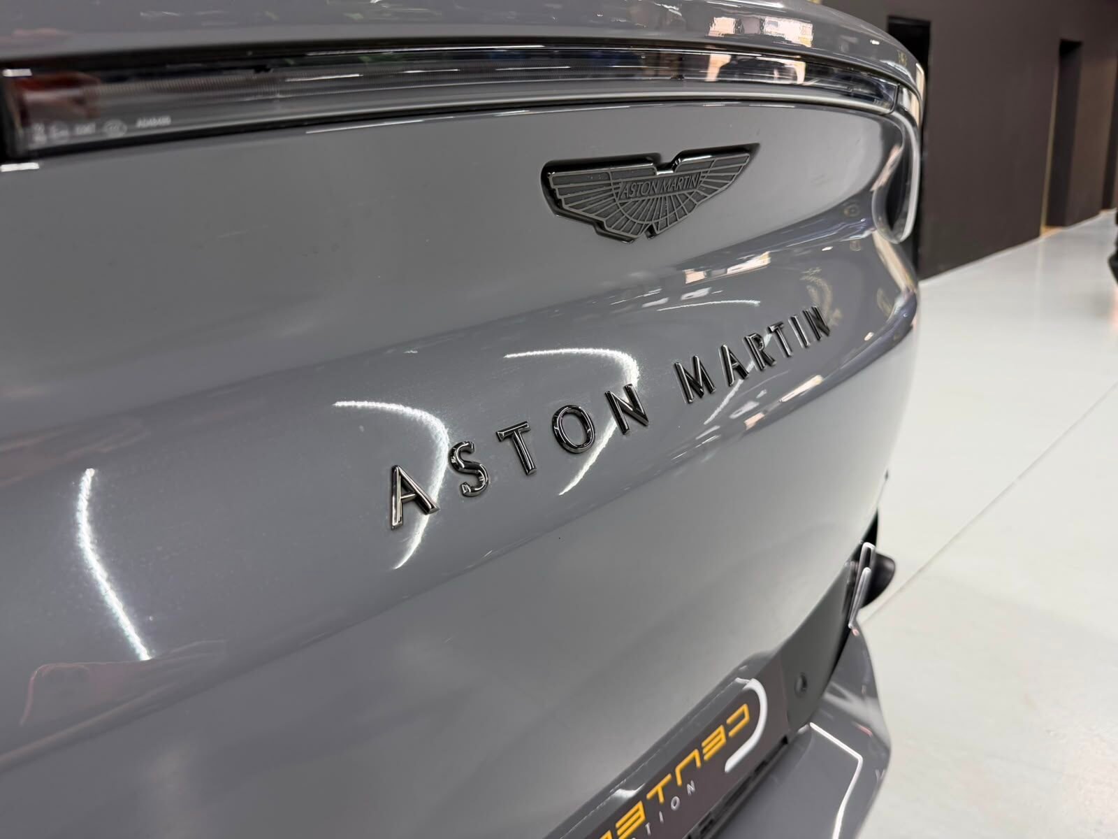 ASTON MARTIN DBX 4.0 V8