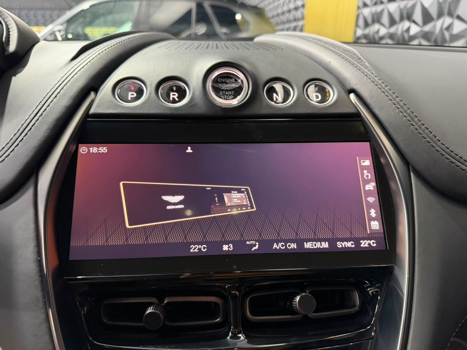 ASTON MARTIN DBX 4.0 V8