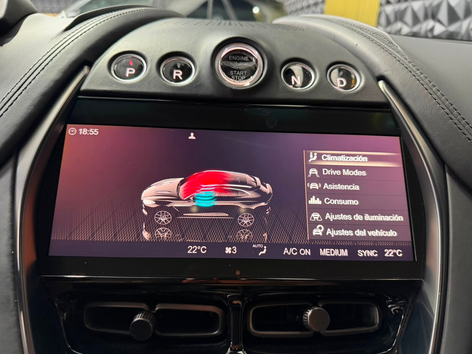 ASTON MARTIN DBX 4.0 V8