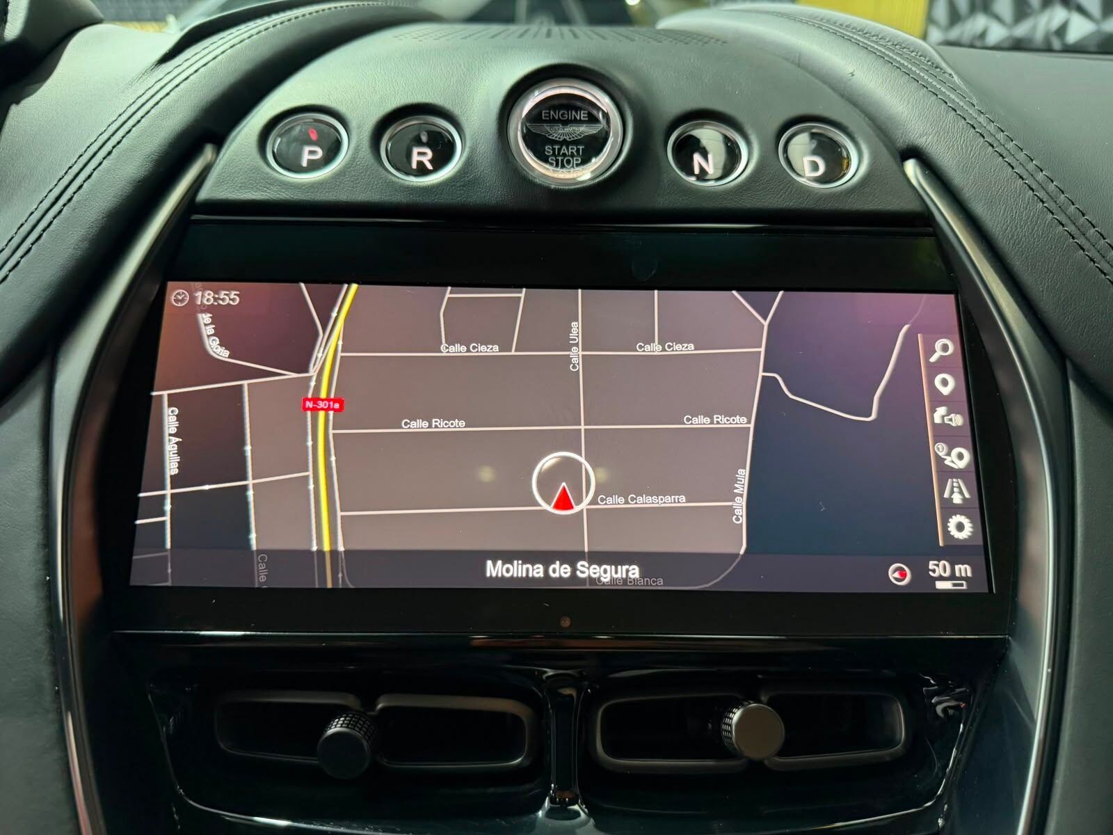 ASTON MARTIN DBX 4.0 V8