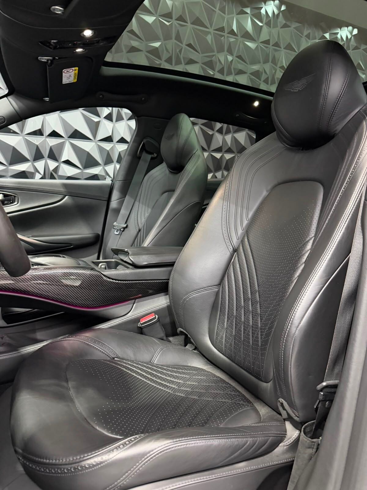 ASTON MARTIN DBX 4.0 V8