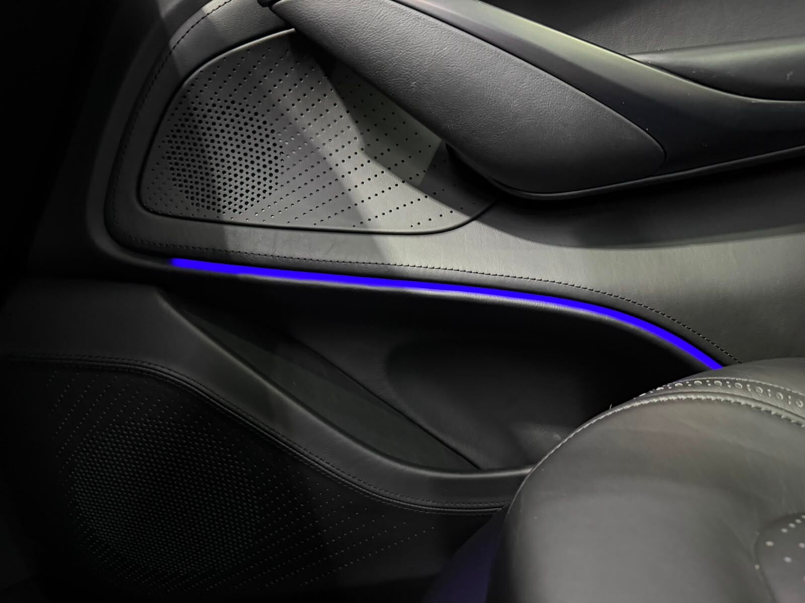 ASTON MARTIN DBX 4.0 V8