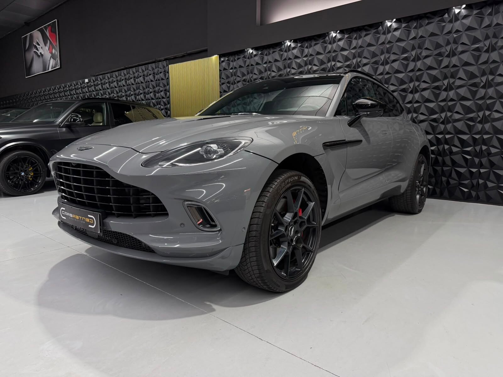 ASTON MARTIN DBX 4.0 V8