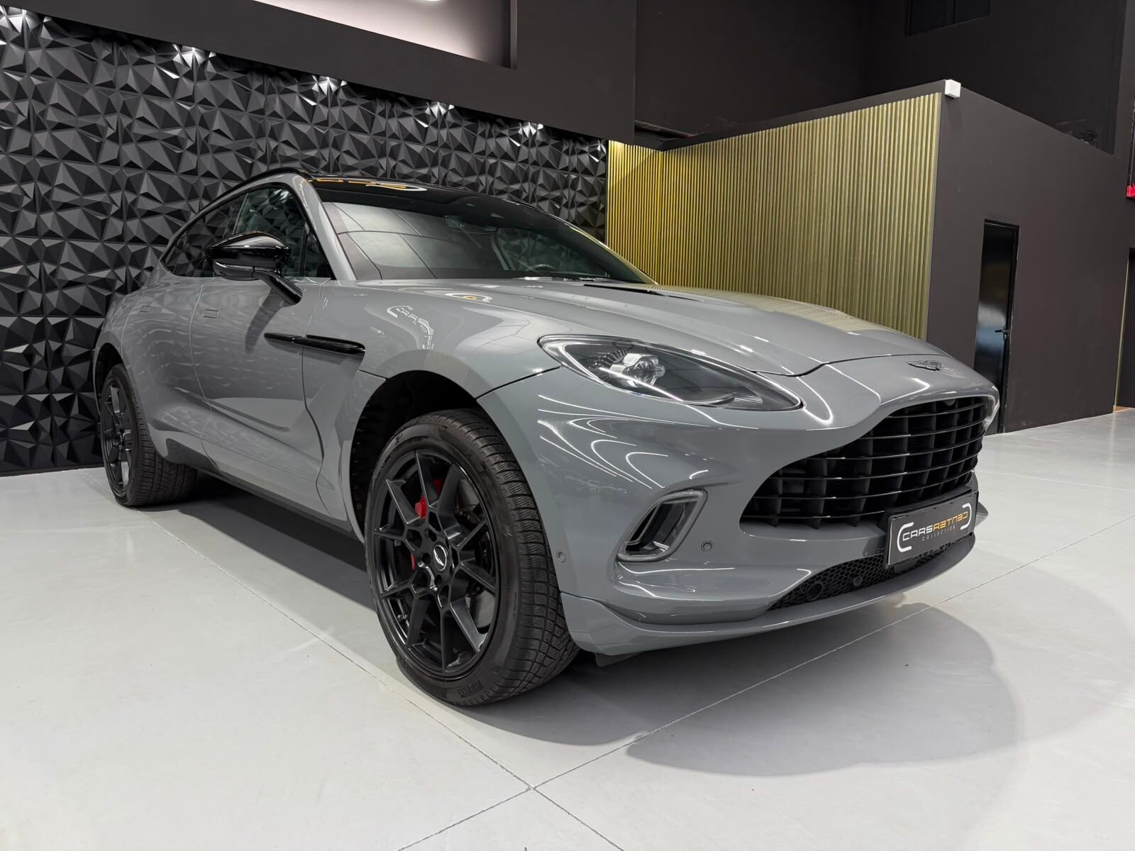 ASTON MARTIN DBX 4.0 V8