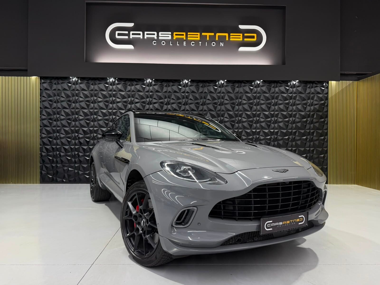 ASTON MARTIN DBX 4.0 V8