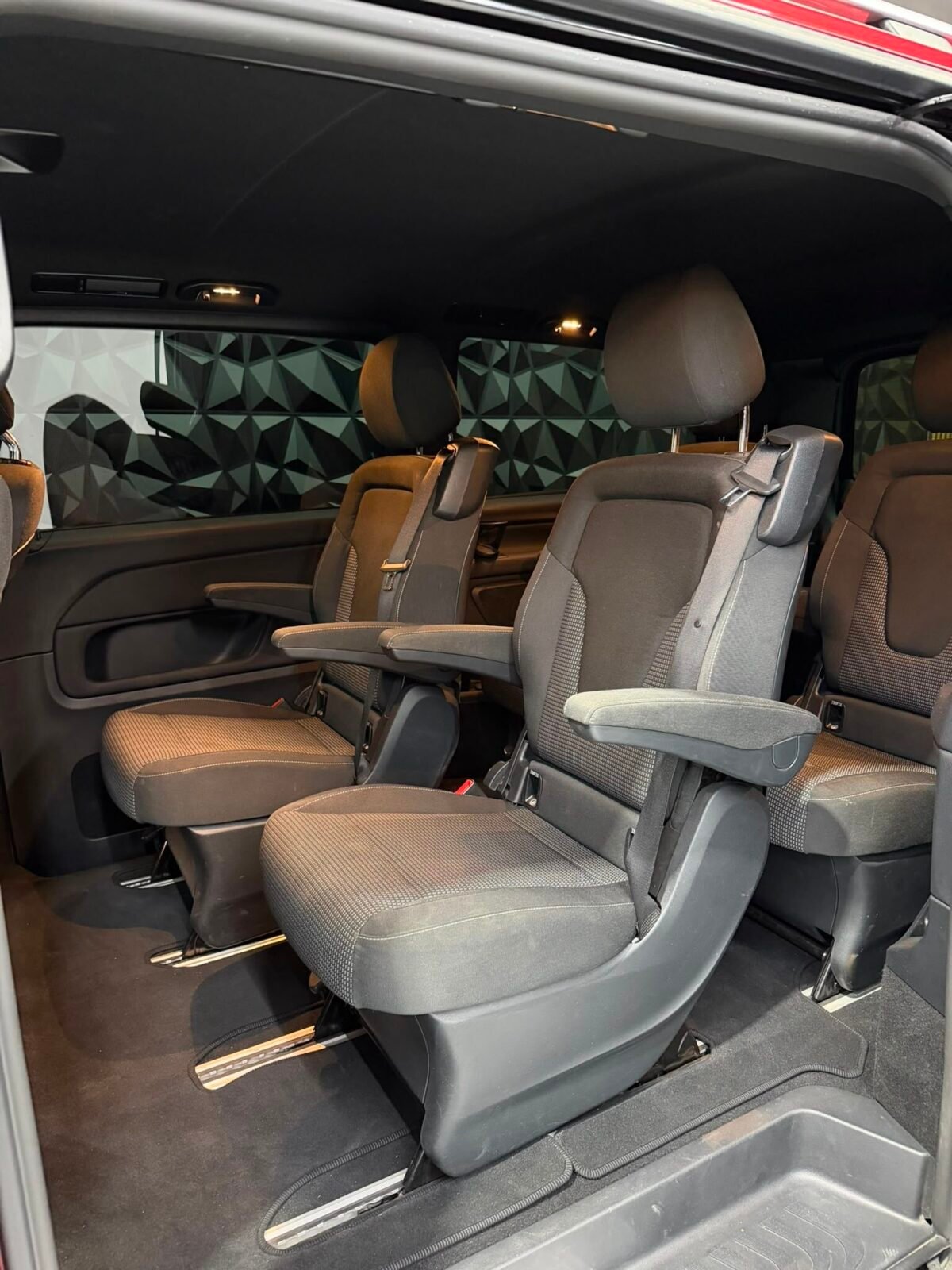 MERCEDES-BENZ EQV 300 LARGA
