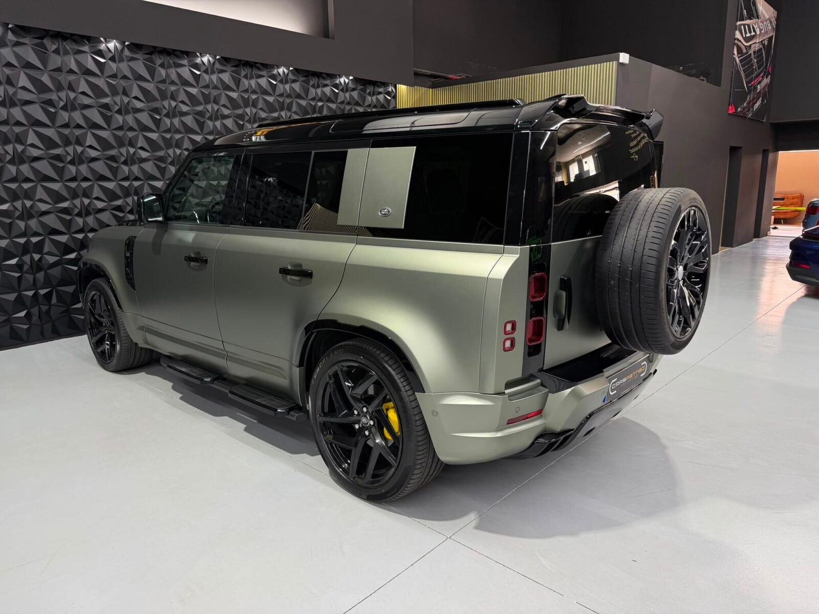 LAND-ROVER DEFENDER 3.0 D200 HSE 110