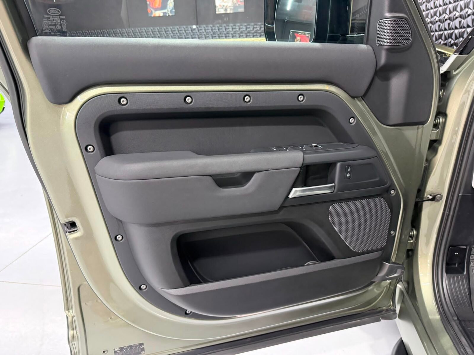 LAND-ROVER DEFENDER 3.0 D200 HSE 110